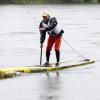 Der Ultra-Distance-Paddler Christian Moutsakos auf seinem Hardboard